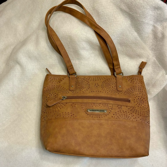 Stone Mountain Nubuck Perforated Tote EUC - Picture 2 of 11